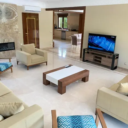 וילה Esquire Villas קמר